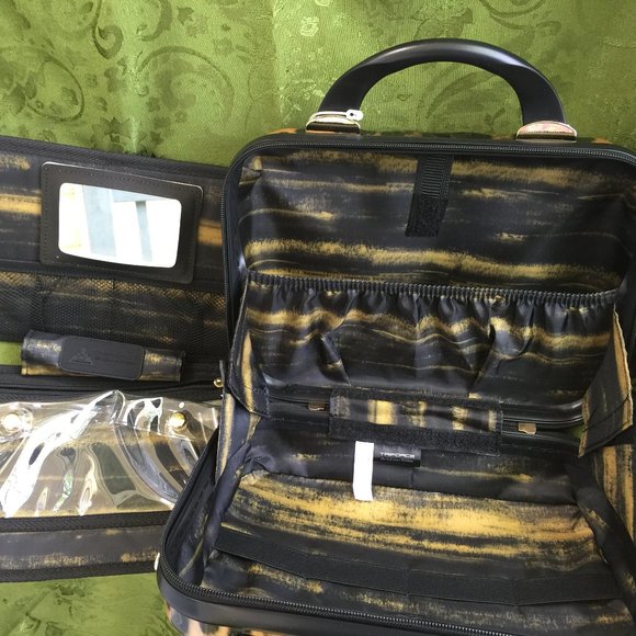 Triforce Bags Triforce Hardside Beauty Case With Pullout Interior